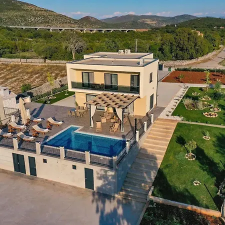 Villa Luxurious Sanctuary With Pool Primorski Dolac
