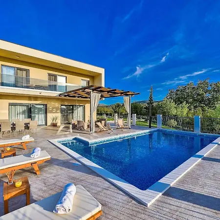 Villa Luxurious Sanctuary With Pool *