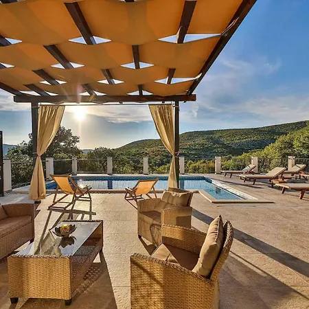 Villa Luxurious Sanctuary With Pool Primorski Dolac
