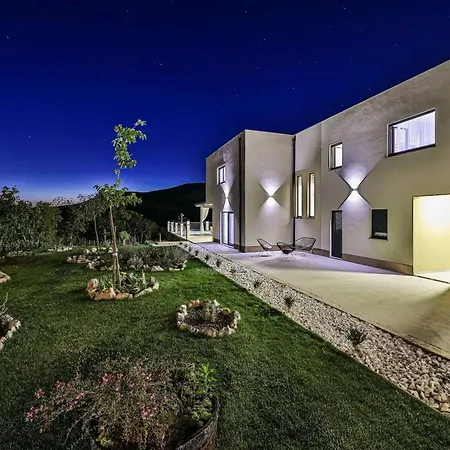 Luxurious Sanctuary With Pool * Primorski Dolac