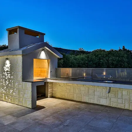 Luxurious Sanctuary With Pool Villa Primorski Dolac